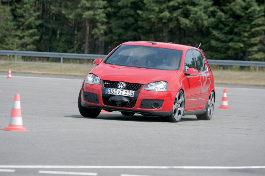  Volkswagen Golf GTi 2005 года  (фото 3 из 135)